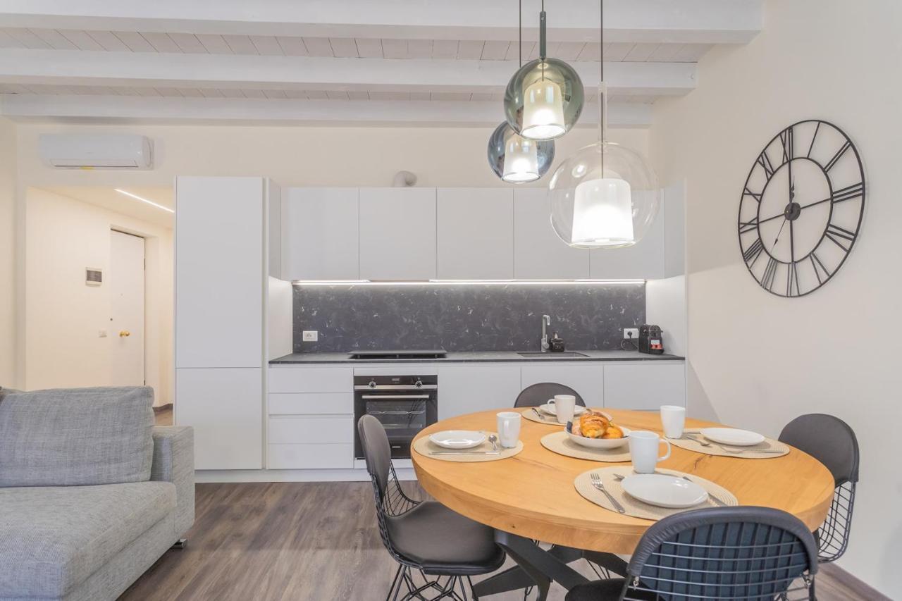 Modern & Stylish Apartment In Como City By Rent All Como Exterior photo